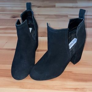 Steve Madden black booties size 7.5
